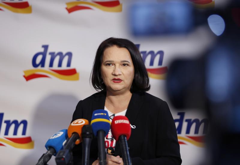  - Drogerijski lider uspješno završio poslovnu godinu: dmBiH ostvario promet od 344,1 miliona KM